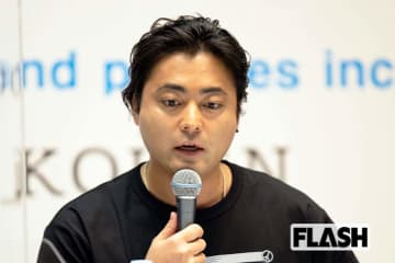 「謎の髭男」反響続々　山田孝之が釜山国際映画祭で顔を覆う“もっさりスタイル”披露