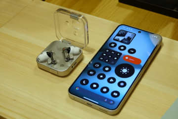 Nothing「Ear(3)」を正式発表、ケースにマイクを備えた“スーパーマイク”など新機能も