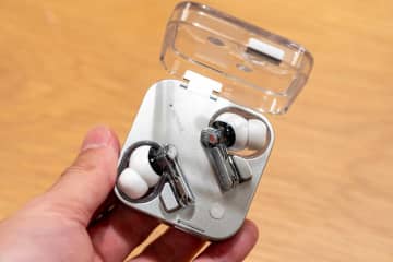 Nothing、ケースの内蔵マイクで高品質通話できる「Ear (3)」
