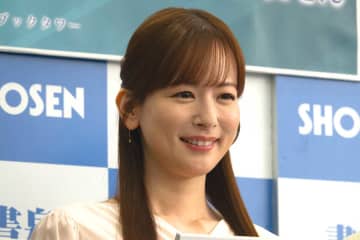 41歳・皆藤愛子、ピッタピタニットの美肌見せに反響「ますます惚れちゃう」「凄い可愛い」