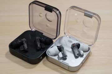 Nothing、充電ケースにマイクを装備した完全ワイヤレスイヤホンのフラグシップ「Ear (3)」。9/25発売
