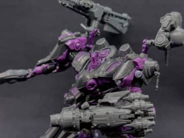 「30MM ARMORED CORE VI オープンフェイス」レビューシリーズ初の重量二脚型AC。大きな機体を大型パーツで立体化し30MMらしい組み立てやすさを実現