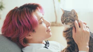 佐久間大介が「懐石」レストラン店長に！「猫って自由！　そこが猫の良さ♡」