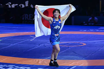 ＜レスリング＞村山春菜（自衛隊）元木咲良（育英大助手）石井亜海（クリナップ）が優勝…2025年世界選手権・第6日（1）