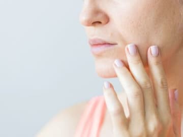 【40代・50代】更年期の肌荒れは"食べ方"で変わる！薬剤師がすすめる秋の栄養リセット術