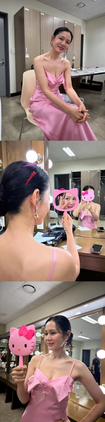 『愛の不時着』女優ソン・イェジン、胸元がぱっくり開いた大胆ストラップドレスに視線釘付け【PHOTO】