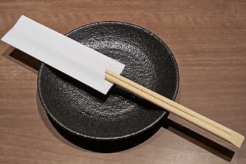 「私と同じくらい日本食が大好き」　デンマーク大使が娘と食事を満喫　箸を伸ばした「渋いチョイス」の料理とは