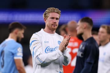 デ・ブライネ、古巣マンC戦で26分に交代…ナポリ指揮官「唯一の選択肢だった。申し訳なく思う」