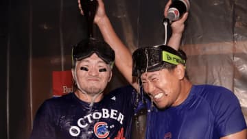 今永昇太＆鈴木誠也、輝く笑顔のシャンパンファイトにSNS歓喜「弾けすぎてる」「この2ショット見たかった」