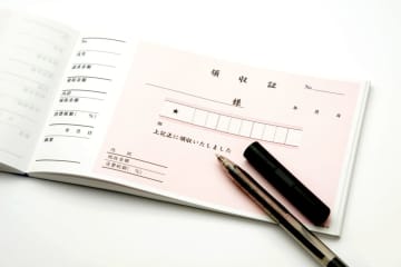 出張先で「会食費1万5000円分」の領収書を紛失！店に再依頼すると「もう発行できません」とのこと…領収書がないと経費として落とせない？
