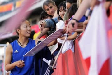 呼んでないし、知り合いでもないし！ 元なでしこ永里優季の引退試合にサプライズ参戦したのは？「勝手に来て試合に出て帰っていきました（笑）」