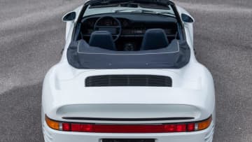 世界で唯一？ 事故車のポルシェ959が2億円超えの「幻のスピードスター」として蘇るまで