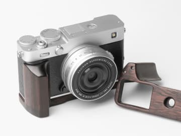黒檀でできた「X-E5」用のウッドグリップ　底面を守りながらカメラのグリップを深く