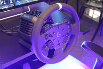 ロジクール、約10万円の本格レーシングホイールや約6万円のヘッドセット