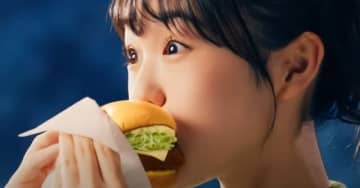 モスバーガーのCM「今年もおいしい月見」篇に出演している女性は?