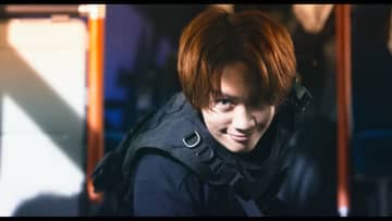 なにわ男子・藤原丈一郎、映画『ロマンティック・キラー』に謎のSAT役で全編英語の演技に挑戦！　高橋恭平のコメントも到着