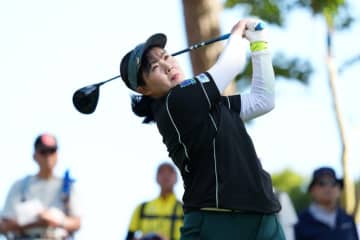 ＜中間速報＞桑山紗月が10アンダーで単独首位　3試合連続Vかかるルーキーは15位で後半へ
