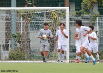 0-17の敗戦で、彼はなぜ笑ったのか？ 　都立王子総合の“ラストガーディアン”吉岡ディランが語る“僕たちの選手権”