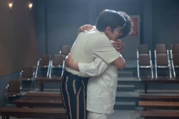 北村匠海×阿部サダヲの抱擁は『あんぱん』のひとつの到達点に　“アンパンマン”の切実な思い