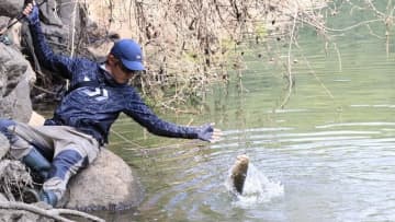 川村光大郎さんが、2025年の新作ロッドでロケ。 2桁釣果で大満足かと思いきや…「ちょっと体調がおかしいぞ!?」