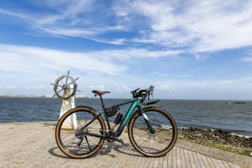 【e-bike試乗レビュー】BESVのグラベルe-bike専用レンジエクステンダーを試す! アシスト距離と充電性能の実力は?
