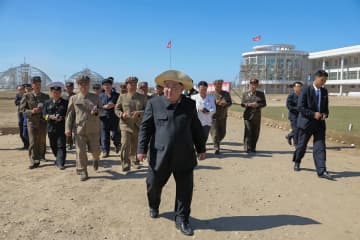 金正恩氏が温室農場の建設と地域開発事業を現地指導