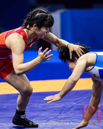 ＜レスリング＞【写真集】2025年世界選手権／女子53kg級・村山春菜（自衛隊）－1回戦～準決勝