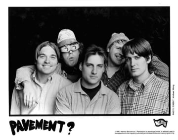 ペイヴメント、伝記映画『Pavements』のOSTと新ベスト盤を発表 「Grounded」のライヴ映像も公開