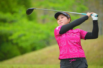桑山紗月が首位発進 ルーキー六車日那乃1打差2位／女子下部