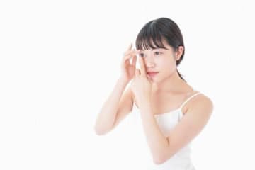 目の専門医が警告！間違ったコンタクトケアが招く重大トラブル