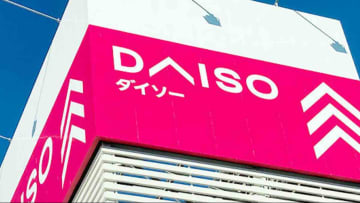 「ドライブが快適！」「330円でいいの？」【ダイソー】「車載用スマホホルダー」は着脱も簡単！