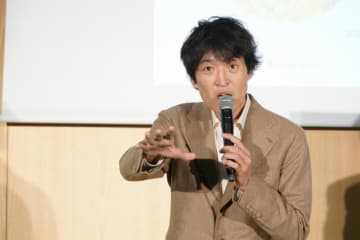 千原ジュニア、足立区プロモーションに登場　千住の銭湯・喫茶店・立ち飲みを絶賛