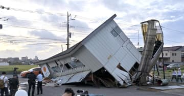 茨城県内で強風被害　短時間で建物倒壊　社長、表情こわばらす　つくば