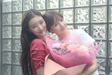 『レプリカ 元妻の復讐』トリンドル玲奈らクランクアップ　「心を削るような毎日でした」