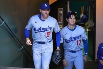 大谷ら集結、カーショー会見で気遣い「前に来ないの？」　同僚が家族に温かい一言「ダメだよ」