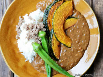 渡辺美奈代が3COINSグッズで作る彩り夏野菜カレーに「真似したい！」の声