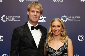テニス界のサビル夫妻が第１子妊娠を発表！ クレーコートで予定日を告知する感動動画に選手仲間が祝福の声＜SMASH＞