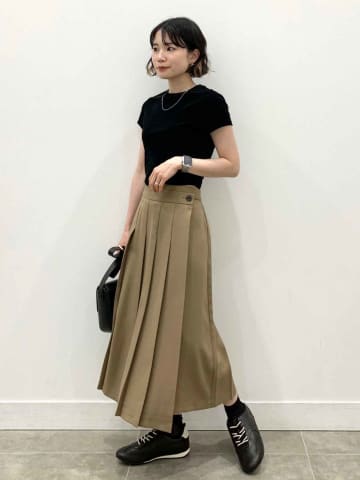 【GUのベージュ】が可愛い！ 40・50代が今 → 秋で真似したい！「スカート着回しコーデ」