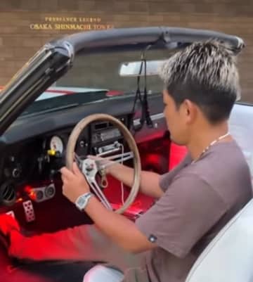 格闘家・皇治、1969年製『激シブアメ車』を納車し運転席ショット公開！ファンからは「皇治選手はアメ車似合いますね」と絶賛の声も