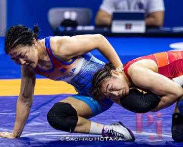 ＜レスリング＞【写真集】2025年世界選手権／女子62kg級・元木咲良（育英大助手）－1回戦～準決勝