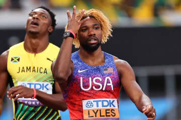 ライルズ、19秒52で男子200m４連覇!! 超人ボルトに並ぶ史上最多記録の快挙【世界陸上】