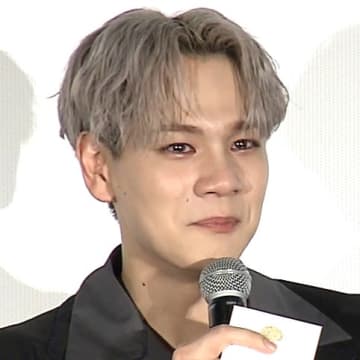 JO1・豆原一成「『がんばれ俺！』みたいな感じで」　先輩俳優・市毛良枝からのサプライズに涙