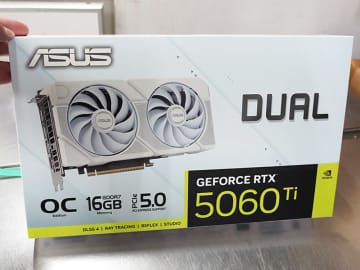 ASUSの白いデュアルファンクーラーを搭載したGeForce RTX 5060 Ti 16GBが発売