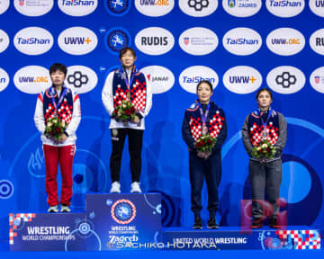 ＜レスリング＞【写真集】2025年世界選手権／女子62kg級・元木咲良（育英大助手）－決勝・表彰式