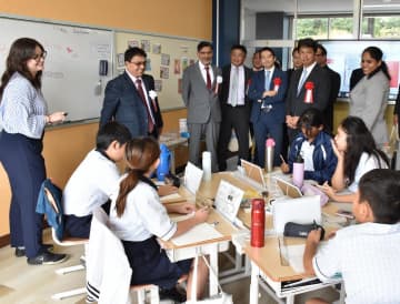 つくばにアジア系国際学校　筑波小跡地、開校祝う　茨城