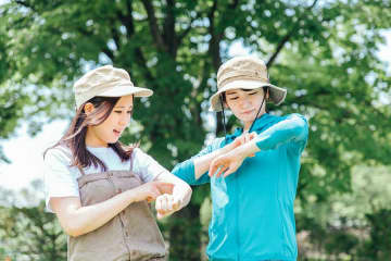 「私だけ刺される？」　蚊に刺されやすい人の共通点と予防策　医師が解説