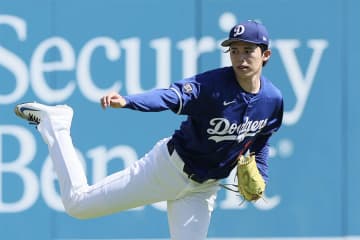 PSに向けて佐々木朗希のメジャー昇格は？ ロバーツ監督「結果を出すこと。日曜日の登板を見て最終的な決断を下す」