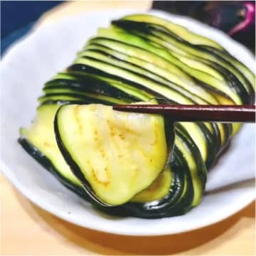 【漬けたら待つだけ】「これが無限ループの正体」「作り置きしたのに一瞬で消えた」衝撃の漬物レシピ3選
