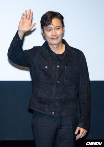 【PHOTO】イ・ビョンホン、スペシャルトークプログラム「アクターズハウス」のイベントに参加