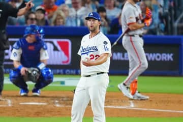 カーショー降板にLAファン総立ち　5回途中2失点で11勝目ならずも…本拠地最終登板、大谷とハグも